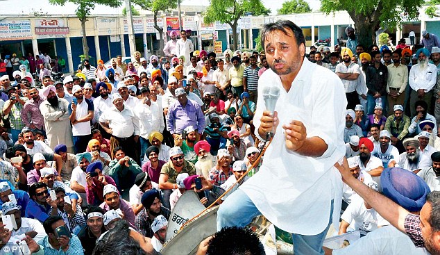 Major Reshuffle in Punjab  AAP As Kejriwal Starts His 3 Day Punjab Visit