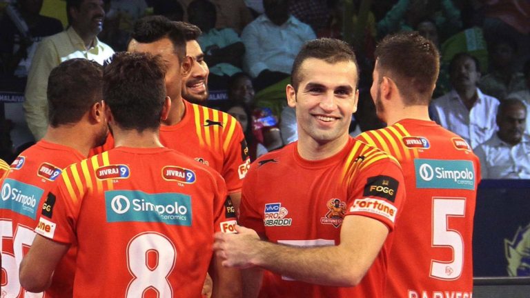 Who will become the 1st team to reach Pro Kabaddi Finals ? Gujarat Fortune Gaints or Bengal worrier Live qualifier match